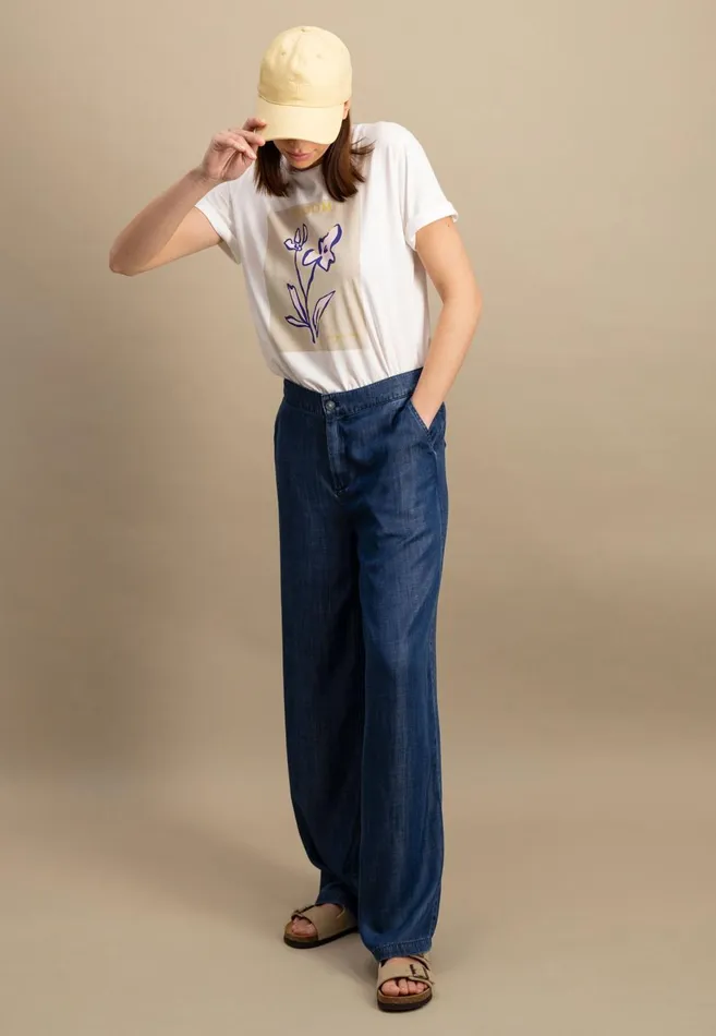 FYNCHHATTON Tshirt Made Of Modal Cotton Mix And Floral Print White Women Tshirts