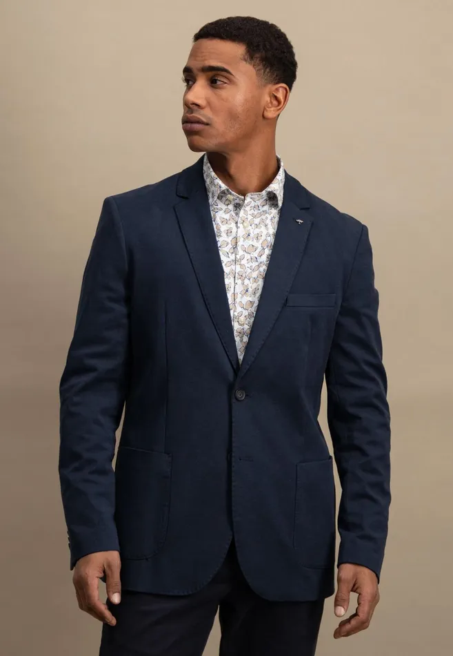 Jackets and Coats Men FYNCHHATTON Summer Jacket With A Subtle LogoTail Dark Navybeige Jackets and Coats Men FYNCHHATTON Summer Jacket With A Subtle LogoTail Dark Navybeige