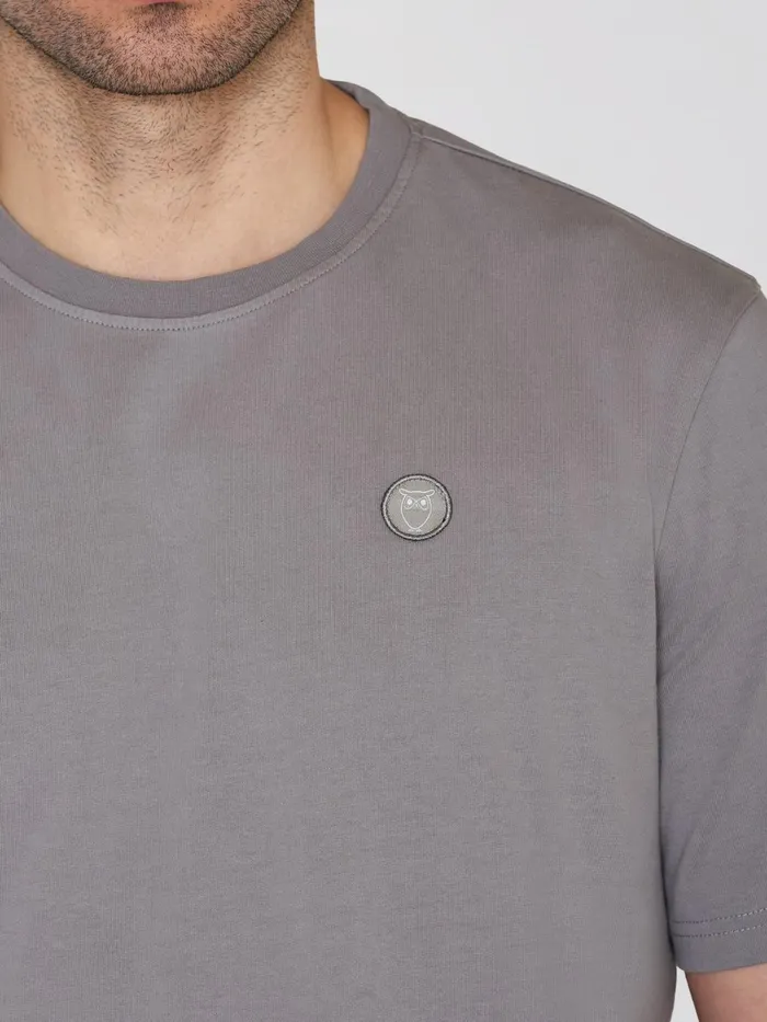 KnowledgeCotton Apparel TShirts Regular Fit Badge Tshirt Sharkskin 8211 Men KnowledgeCotton Apparel TShirts Regular Fit Badge Tshirt Sharkskin 8211 Men