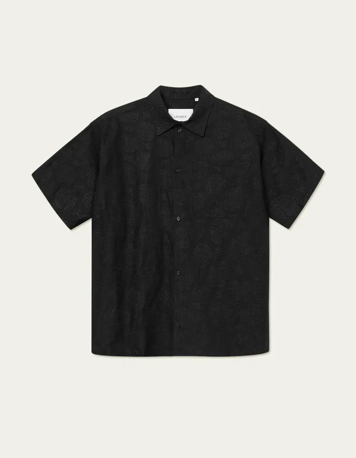 Men Globe Loose SS Shirt 8211 BlackBlack Les Deux ShirtsOvershirts