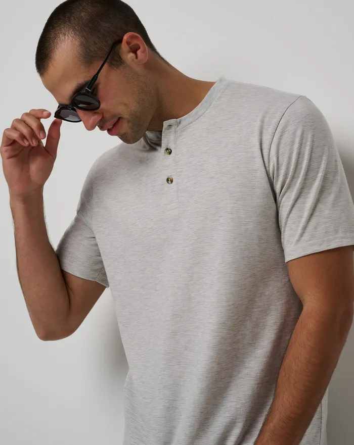 Men Tees TravisMathew ALL ADRIFT TEE Heather Light Grey