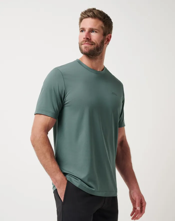 Men Tees TravisMathew HEATER PRO TEE Silver Pine