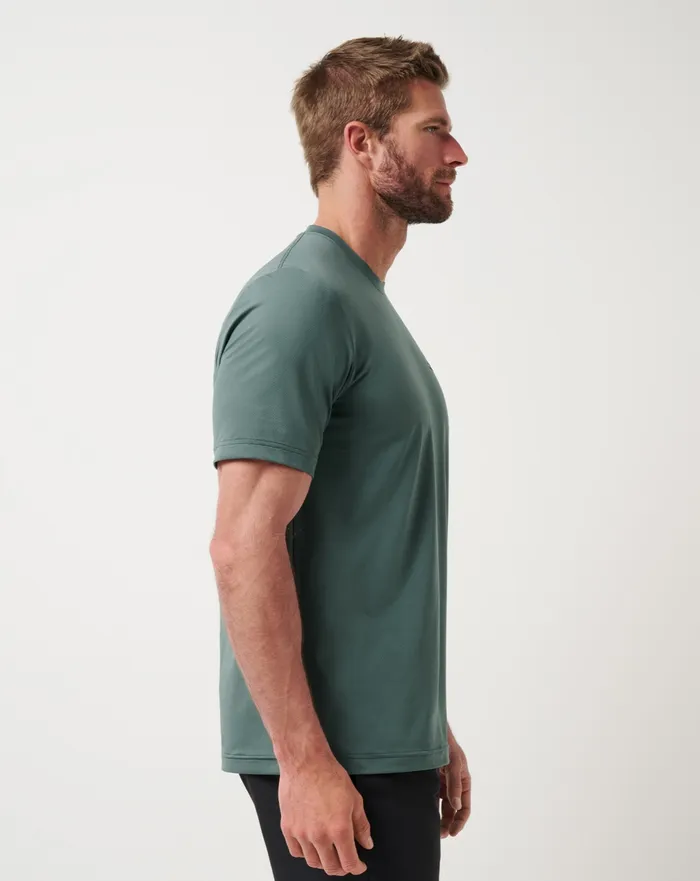 Men Tees TravisMathew HEATER PRO TEE Silver Pine