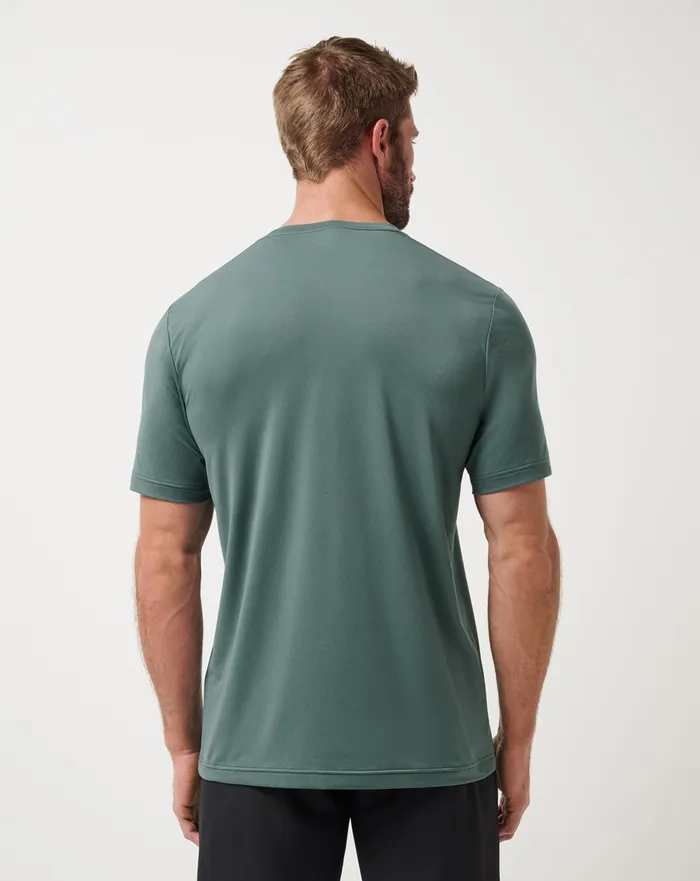 Men Tees TravisMathew HEATER PRO TEE Silver Pine