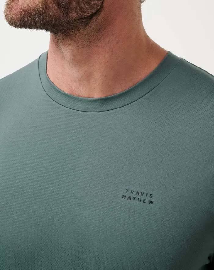 Men Tees TravisMathew HEATER PRO TEE Silver Pine