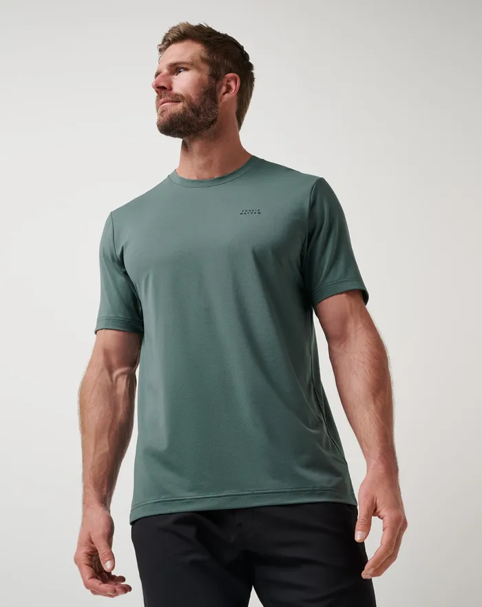 Men Tees TravisMathew HEATER PRO TEE Silver Pine