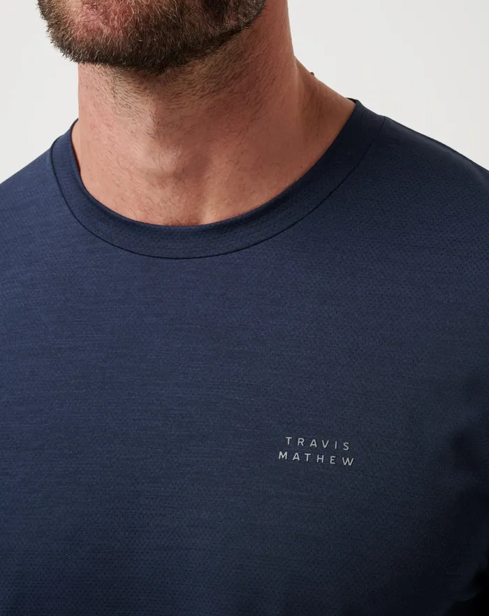 Men Tees TravisMathew HEATER PRO TEE Total Eclipse