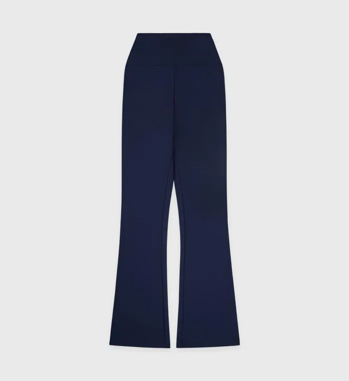 Sporty and Rich Activewear Women Serif Logo Flared Legging 8211 NavyWhite