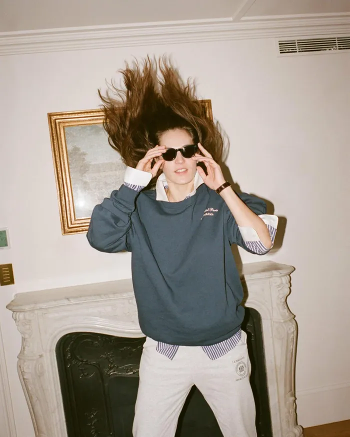 Sporty and Rich Sweatshirts Women Faubourg Crewneck 8211 NavyCream