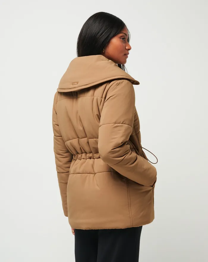 Women Jackets TravisMathew MONT BLANC LONG PUFFER Tigers Eye