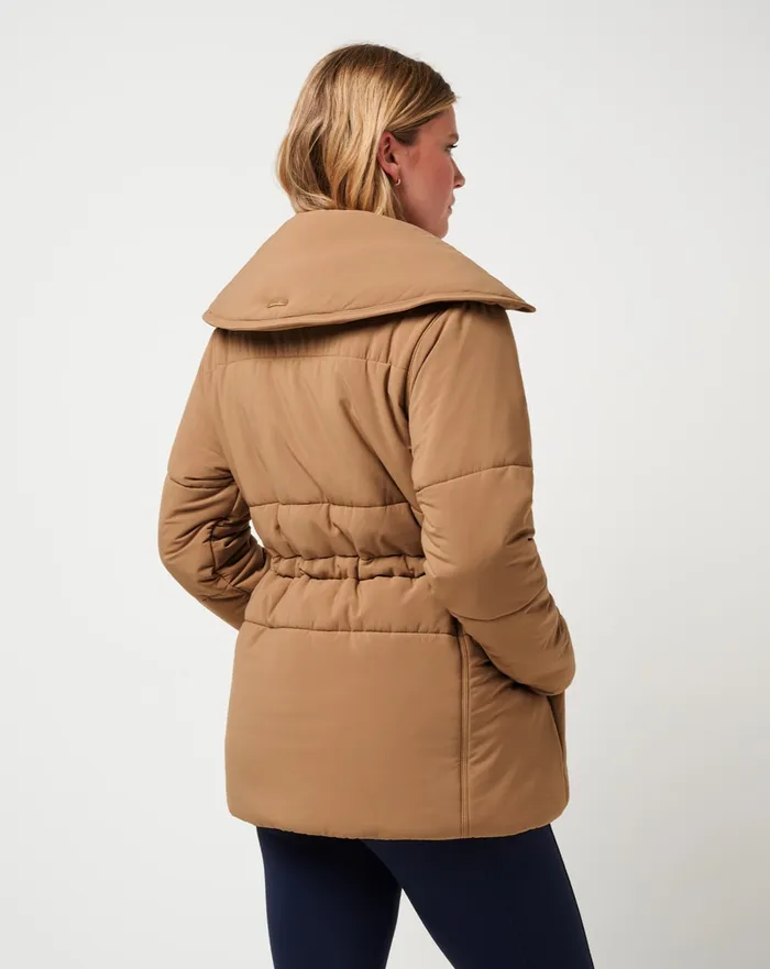 Women Jackets TravisMathew MONT BLANC LONG PUFFER Tigers Eye