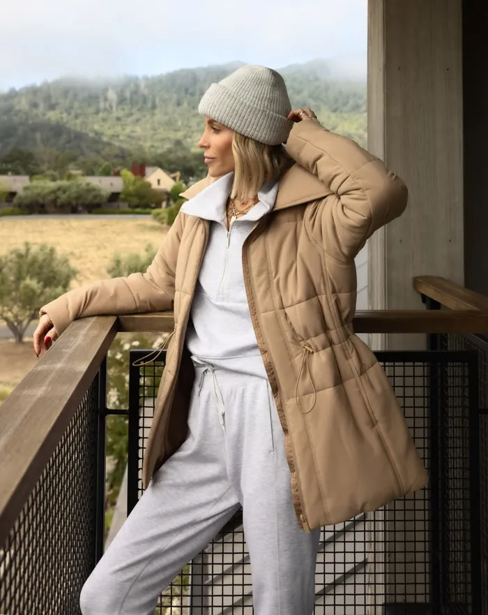 Women Jackets TravisMathew MONT BLANC LONG PUFFER Tigers Eye