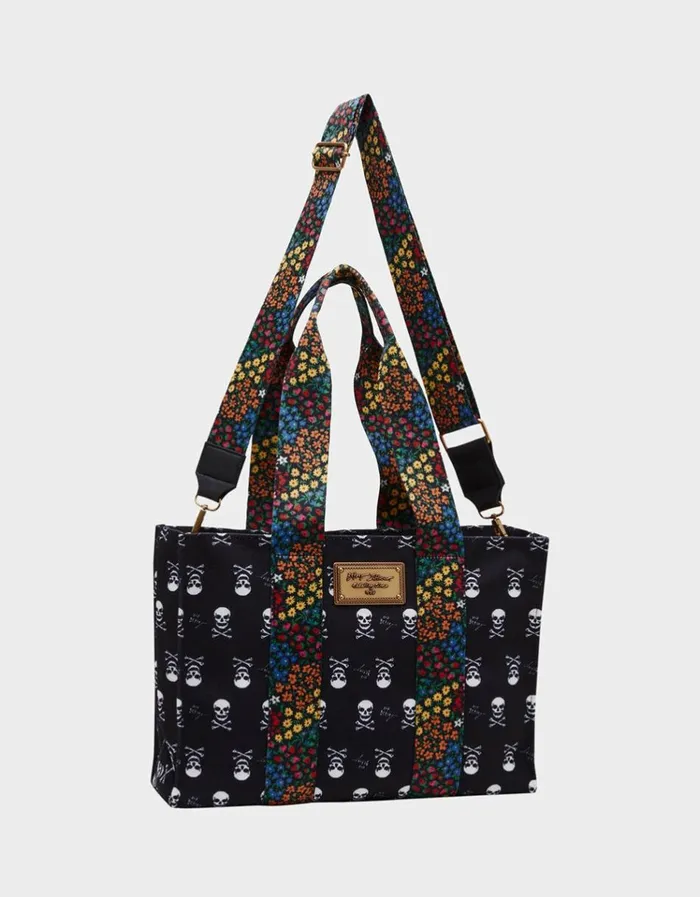 Women MEDIUM TOTE SKULLS Skulls Betsey Johnson