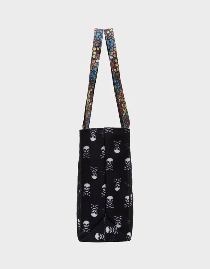 Women MEDIUM TOTE SKULLS Skulls Betsey Johnson