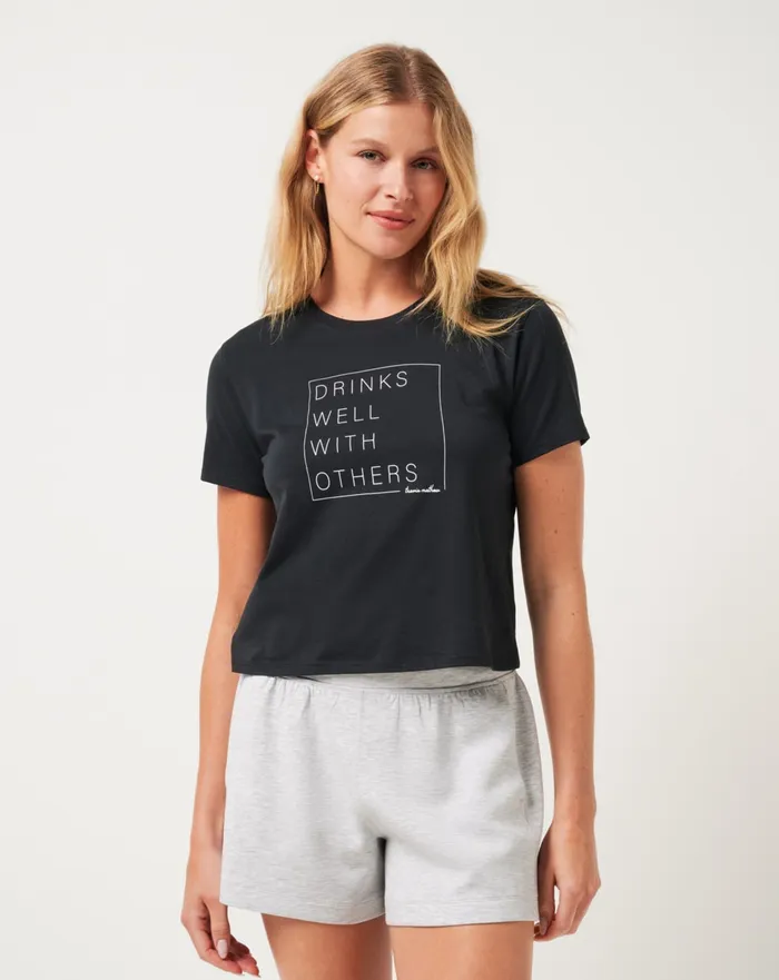 Women Tees TravisMathew DAY AT THE RACES GRAPHIC TEE Black