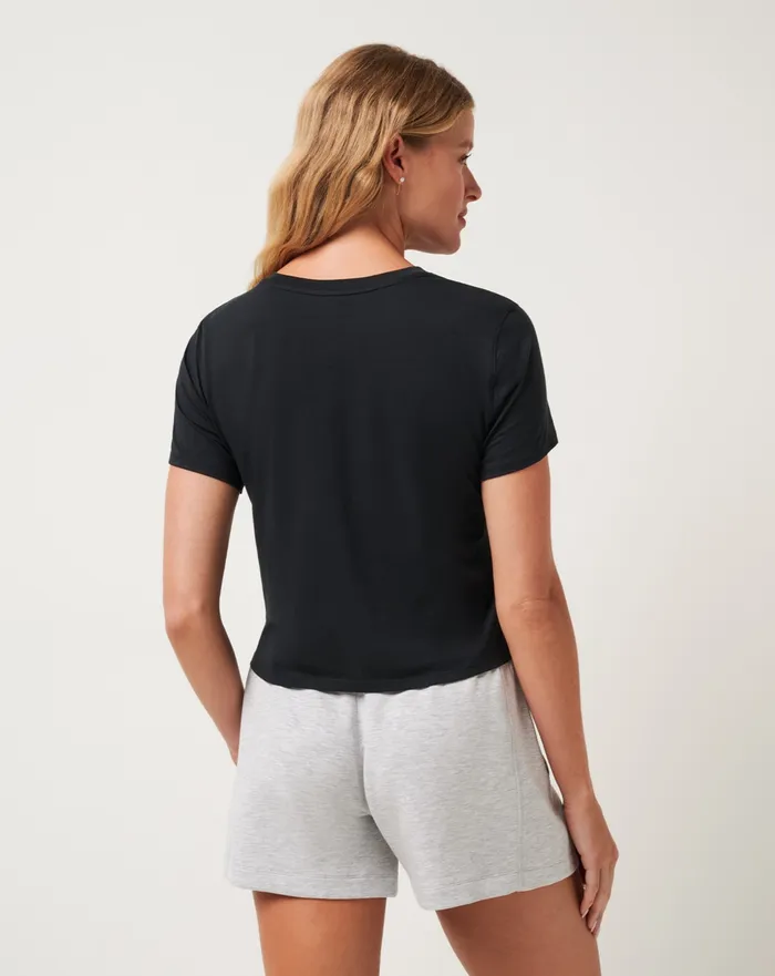 Women Tees TravisMathew DAY AT THE RACES GRAPHIC TEE Black